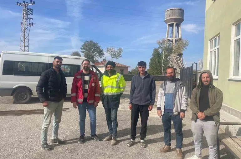 Muradiye’de buzağı ölümlerini azaltmaya yönelik eğitim seferberliği
