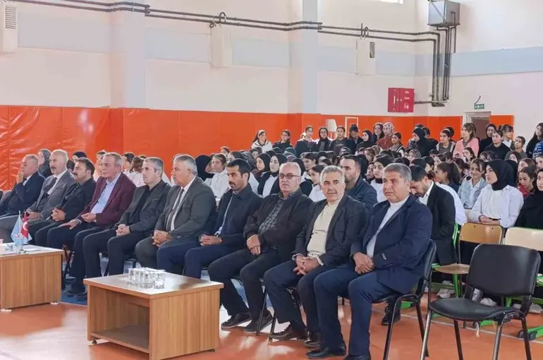 Muradiye’de imam hatip okullarının 74. kuruluş yıl dönümü kutlandı
