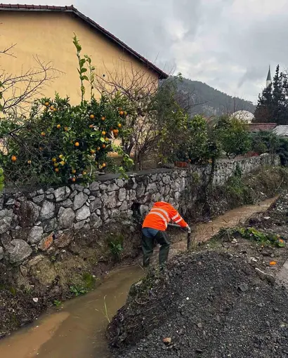 MUSKİ ekipleri 24 saat yağmur mesaisinde
