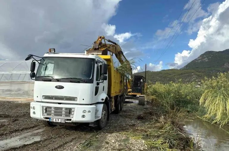 MUSKİ, Fethiye ve Seydikemer’de 77 km dere temizliği yaptı
