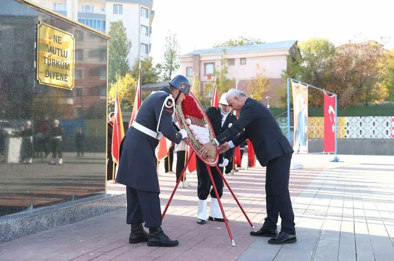 Muş’ta 10 Kasım töreninde dikkat çeken detay
