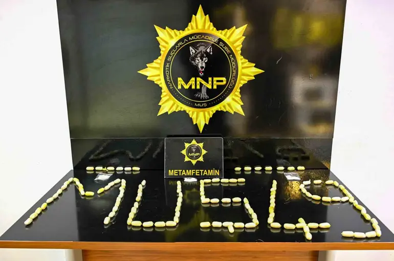 Muş’ta 3 şüphelinin midesinden 1 kilo uyuşturucu çıktı
