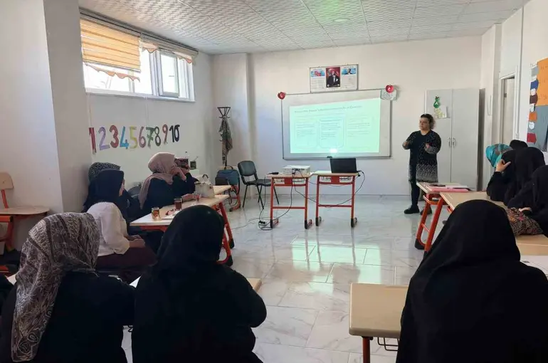 Muş’ta kadınlara uyuşturucu bağımlılığına karşı farkındalık semineri
