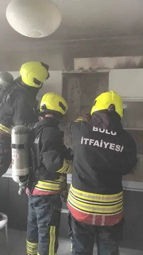 Mutfakta alev alan aspiratör paniğe neden oldu
