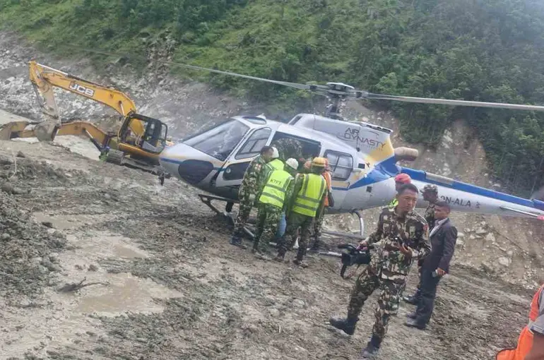 Nepal’deki sel felaketinden 10 gün sonra hidroelektrik tünelinden 2 işçi kurtarıldı
