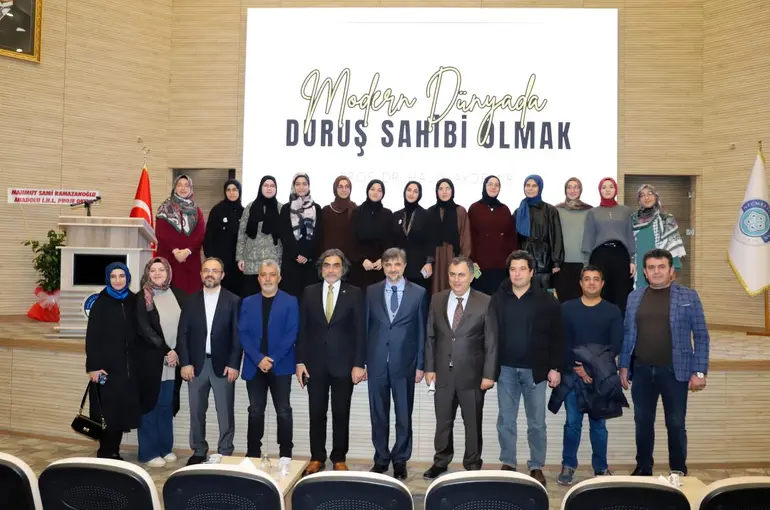 NEÜ’de "Modern Dünyada Duruş Sahibi Olmak" konuşuldu