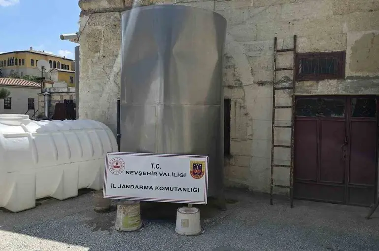 Nevşehir’de 8 bin litre sahte içki ele geçirildi
