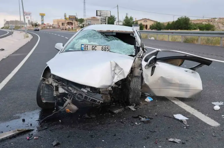 Nevşehir’de otomobil direğe çarptı: 1 çocuk ölü, 3 yaralı
