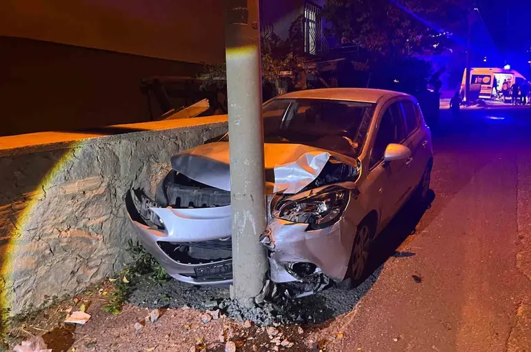 Niğde’de iki otomobil çarpıştı: 5 yaralı

