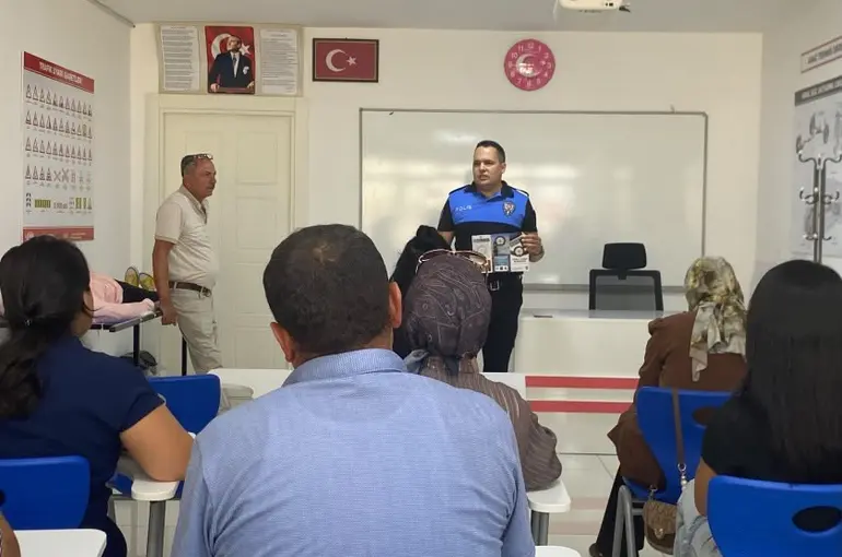 Niğde’de polis ekiplerinden dolandırıcılığa karşı uyarı

