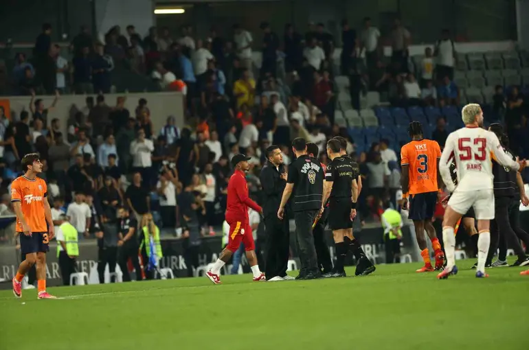Nuri Şahin, maç sonunda kırmızı kart gördü
