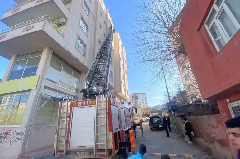 Ocakta unutulan yemek paniğe neden oldu
