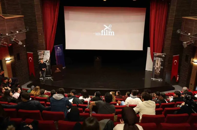 Ödüllü filmler öğrencilerle buluştu
