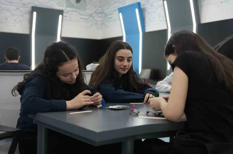 Öğrenciler akademisyenlerle buluştu
