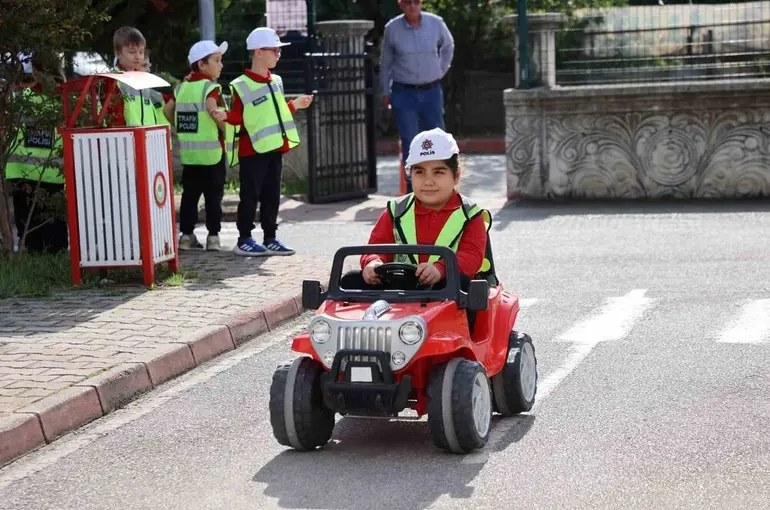 Öğrencilere trafik bilinci aşılanıyor
