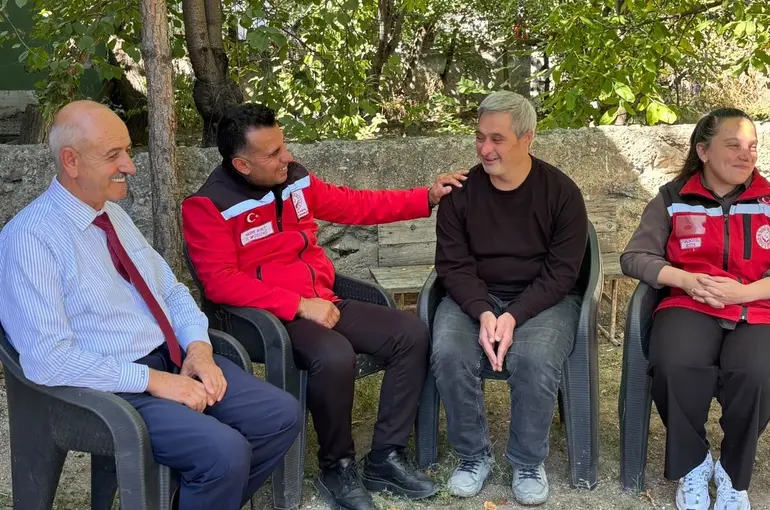 Okul bahçe görevlileri görev başında
