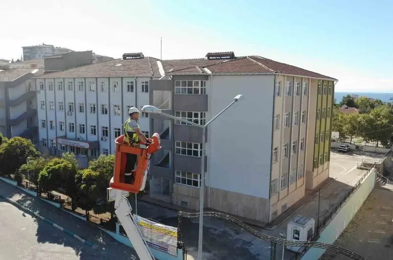 Okul yolları artık daha aydınlık
