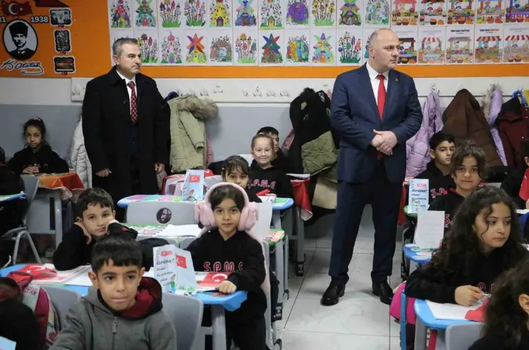 Okullarda ikinci dönem ’bayrak’ temasıyla başladı
