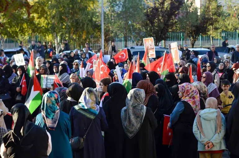 Oltu’da ‘Sumud Nöbeti’nde vicdanlar ayaktaydı
