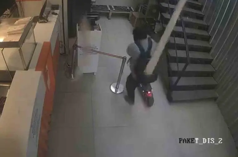 Ölümden kıl payı kurtuldu, o anlar kamerada
