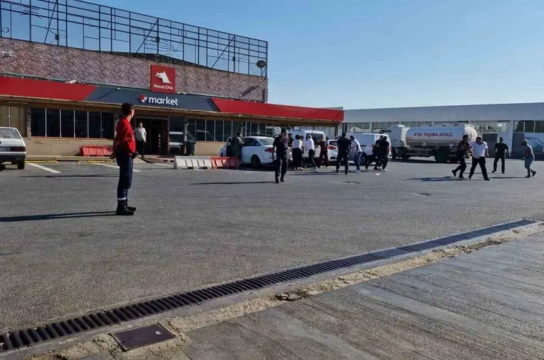Omuz atma tartışmasında iki aile birbirine girdi
