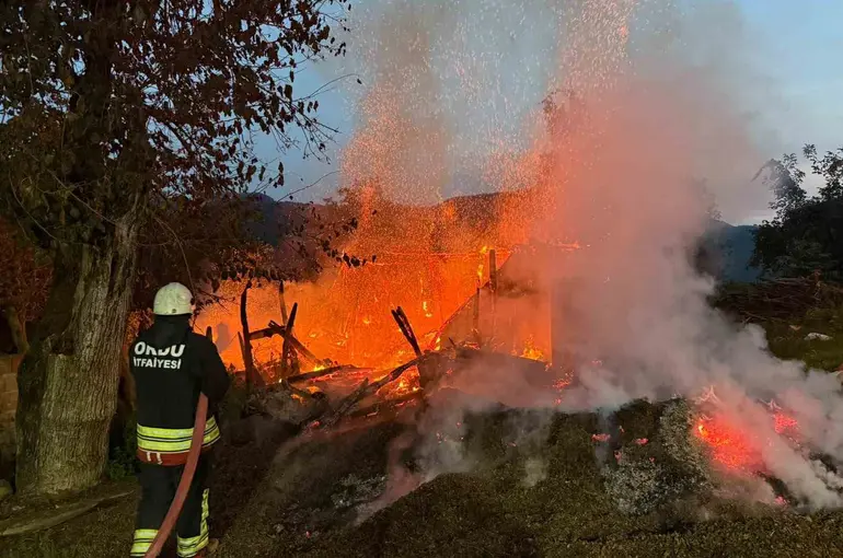 Ordu’da metruk evde yangın
