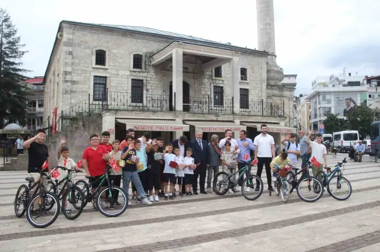 Ordu’da yaz Kur’an kursu öğrencilerine bisiklet ve paten hediye edildi

