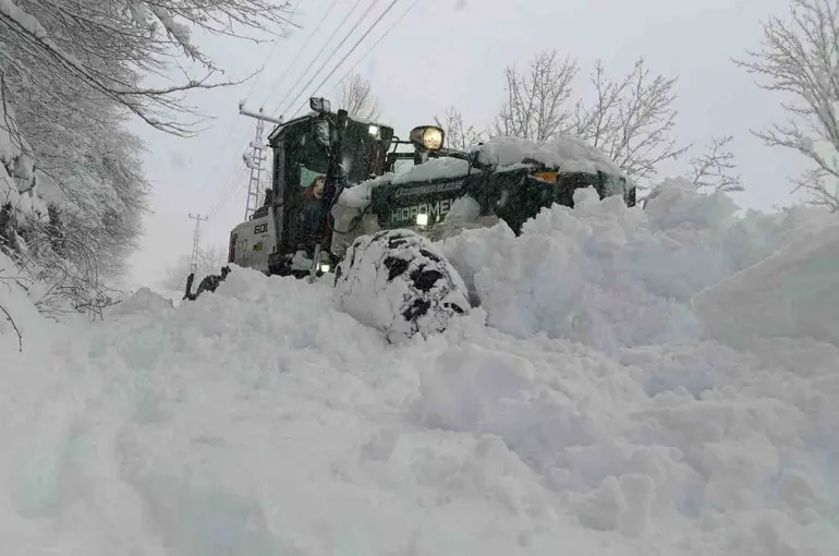 Ordu’nun yükseklerinde kar kalınlığı 2 metreye ulaştı

