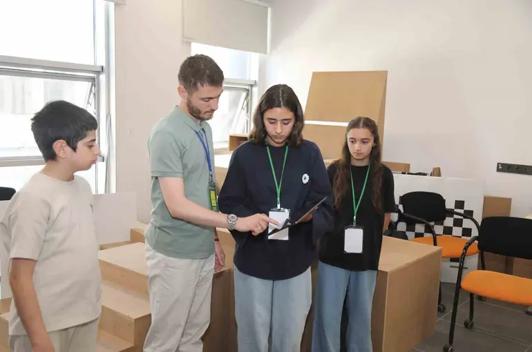 Ortaokul ve lise öğrencileri BTÜ’de robotlarla tanıştı
