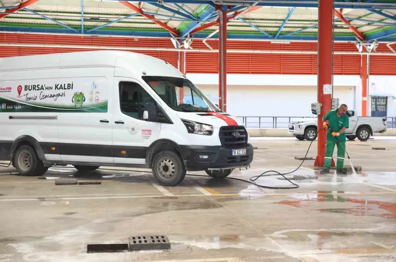 Osmangazi’de kurban kesim alanları titizlikle temizleniyor
