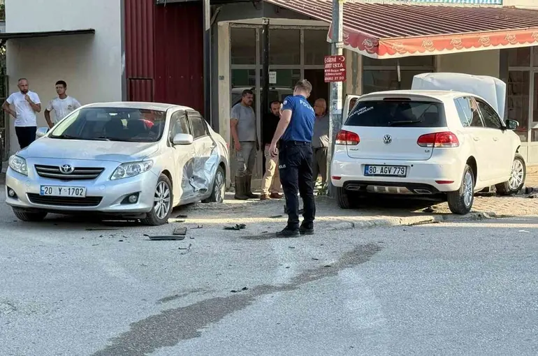 Osmaniye’de iki otomobilin karıştığı kazada 3 kişi yaralandı
