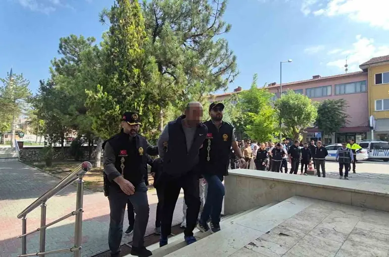 Oto galerici gencin ölümüyle ilgili 2 şüpheli tutuklandı
