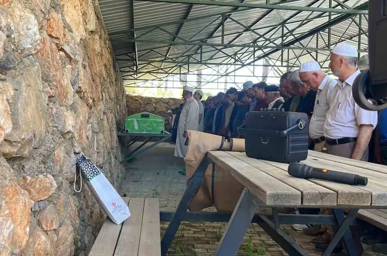 Otobüs kazasında hayatını kaybeden hafız Merve Erik Alanya’da toprağa verildi
