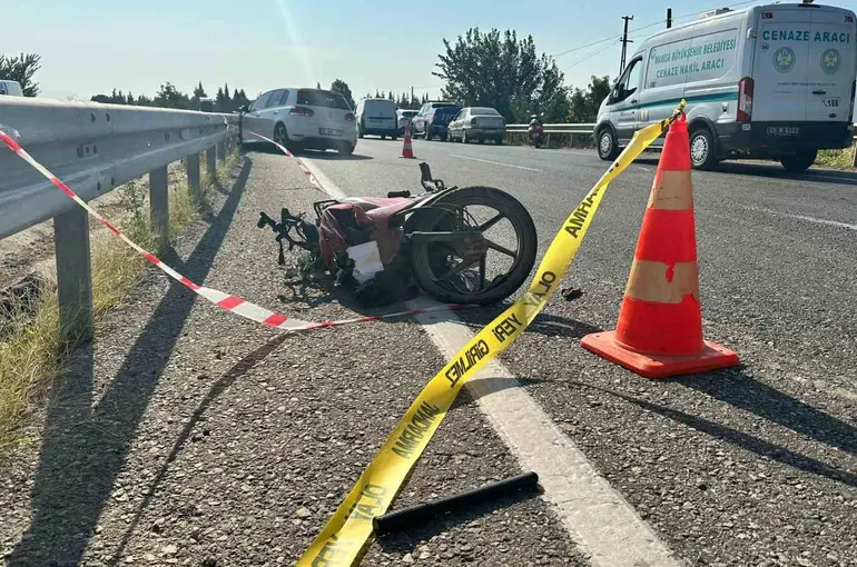 Otomobil motosiklete arkadan çarptı: 1 ölü 3 yaralı
