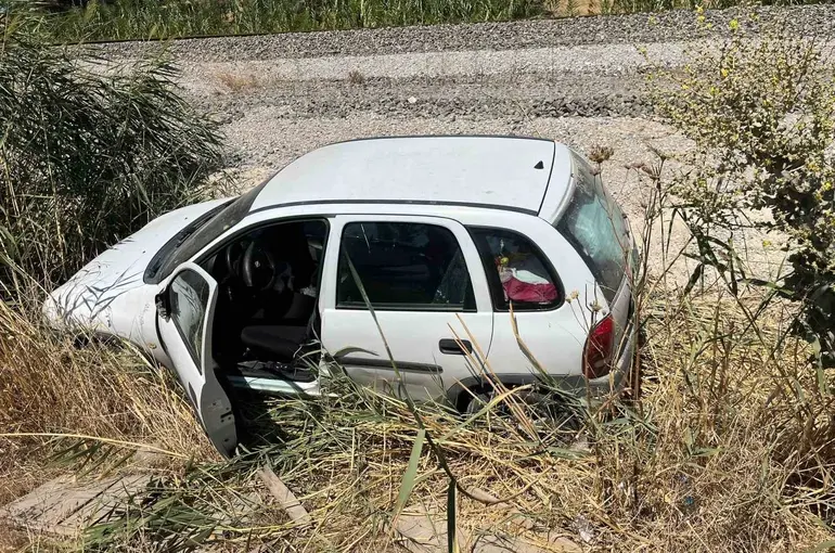 Otomobil şarampole uçtu