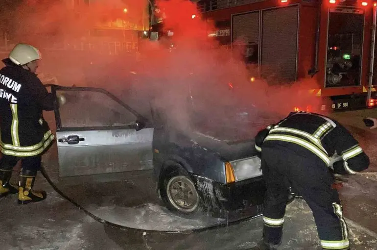 Otomobili küle dönmekten itfaiye kurtardı
