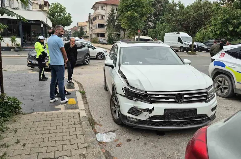 Otomobiller çarpıştı: 1 yaralı
