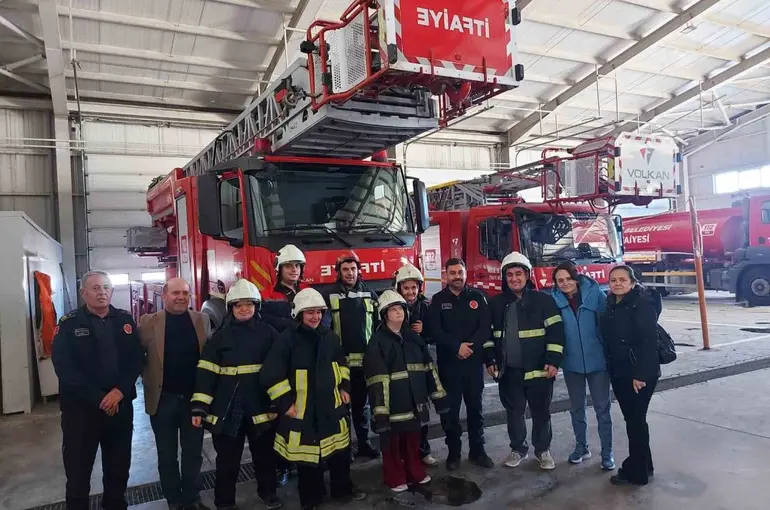 Özel öğrencilerden itfaiyeye anlamlı ziyaret
