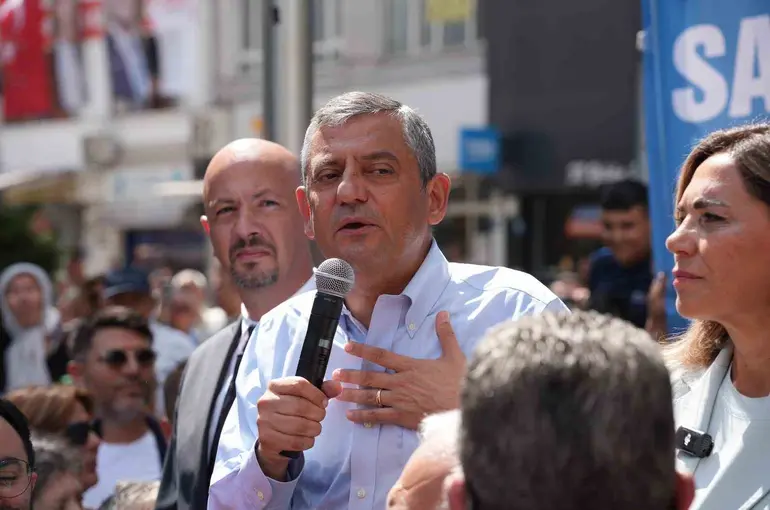 Özgür Özel Çorlu’da konuştu: "Yeni Parti, geçmişte Cumhuriyet Halk Partisi’nde siyaset yapanların yeni partisidir"