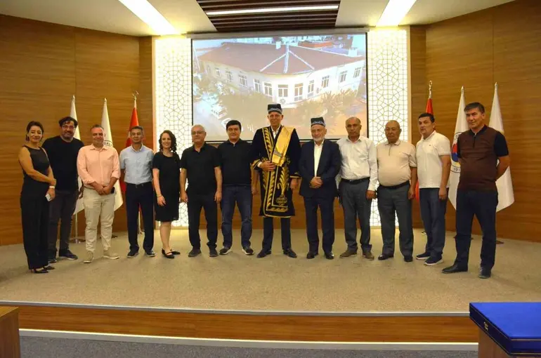 Özkasap, Özbekistanlı üzüm üreticilerini bilgilendirdi
