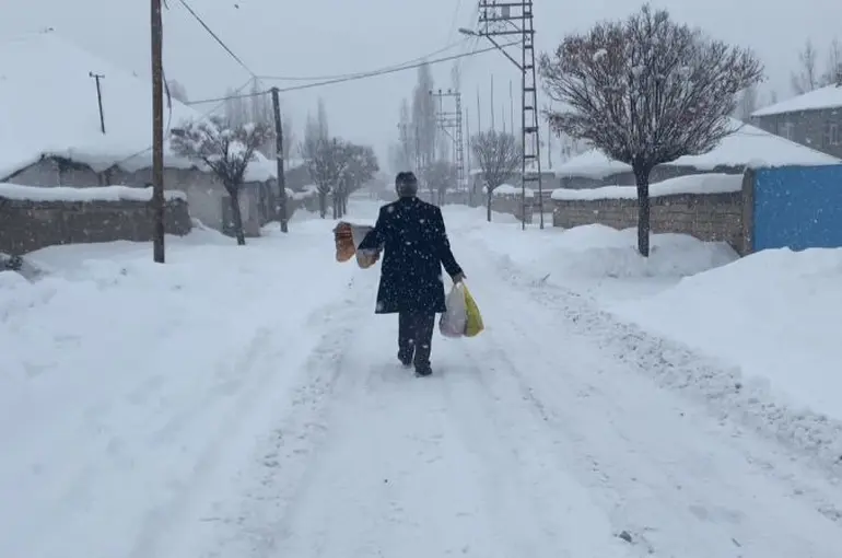 Patnos’ta kar yağışı yeniden etkisini gösterdi

