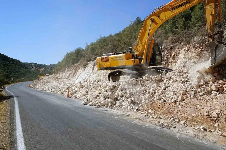 Pazarcık’ta yol çalışması
