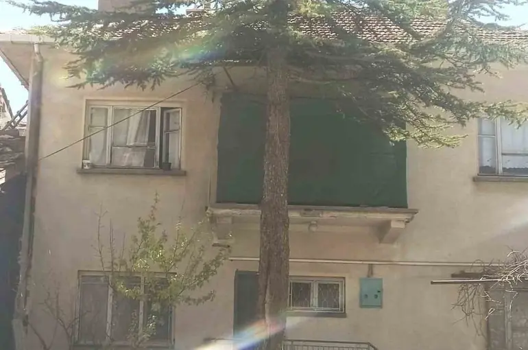 Pencereden düşen 3 yaşındaki çocuk yaralandı
