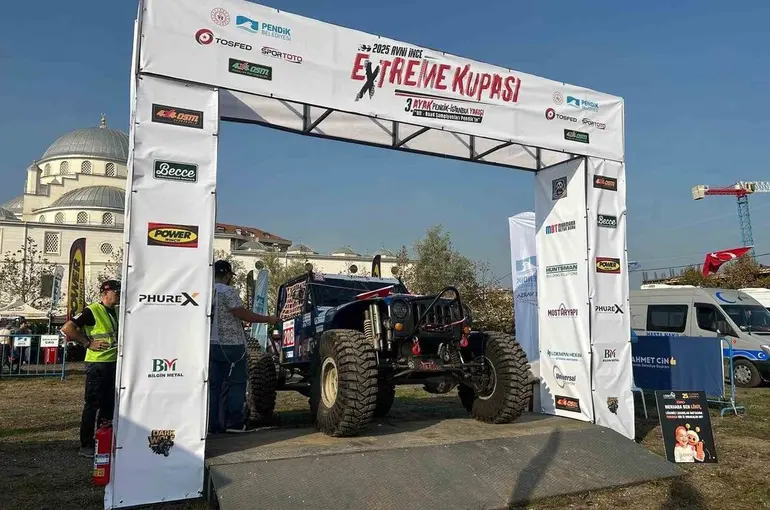 Pendik’te off-road yarışları nefesleri kesti
