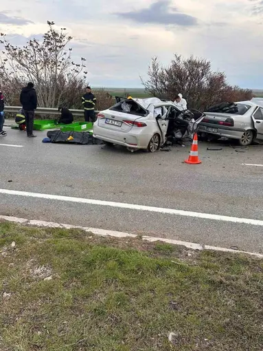 Polatlı’da iki otomobil kafa kafaya çarpıştı: 4 ölü
