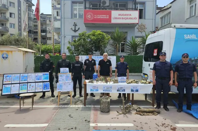 Polis bu kez mavi vatan için temizlik operasyonu yaptı
