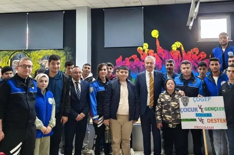 Polislerden özel çocuklara bowling sürprizi
