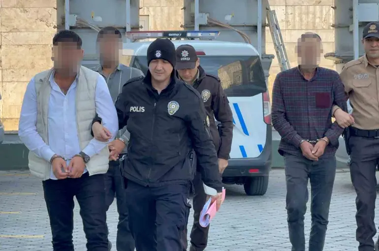 Polislere direnen 3 şüpheli adli kontrolle serbest
