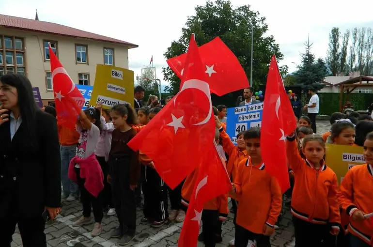 Posof’ta eğitim öğretim yılı davul zurna ile başladı

