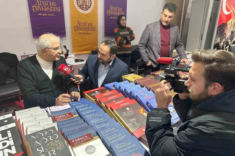 Prof. Dr. Hakan Kadıoğlu, Kitapseverlerle Erzurum’da buluştu
